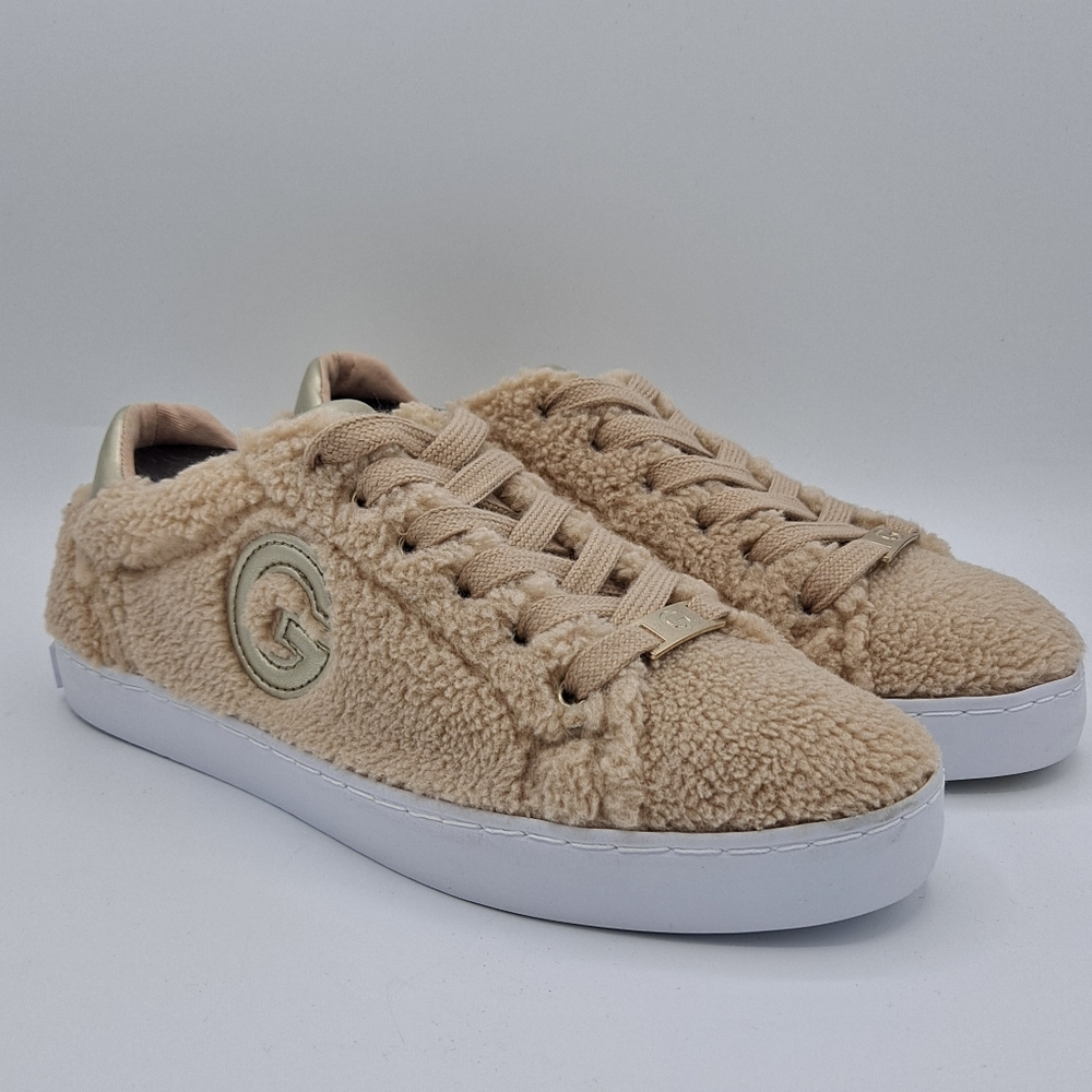 NEW Womens G By Guess Taupe Low Faux Fur Sneaker Shoes GGMEEKO3-R
